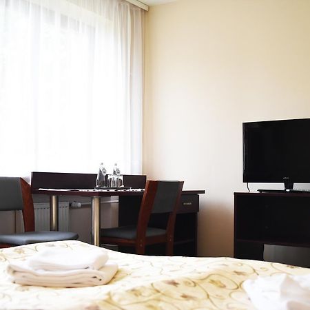 Parkhotel Economic Wielka Wies  Exteriör bild