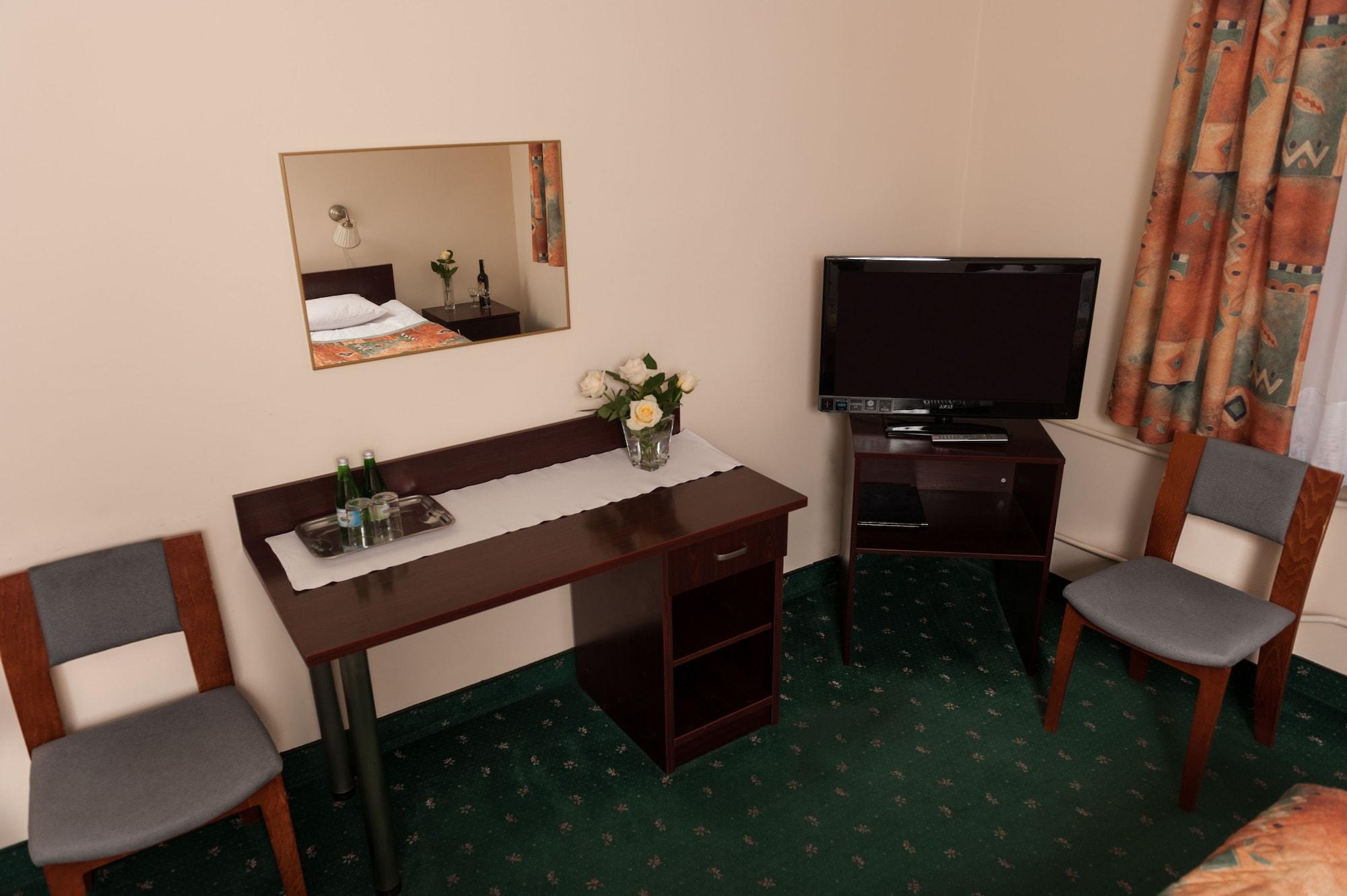 Parkhotel Economic Wielka Wies  Exteriör bild