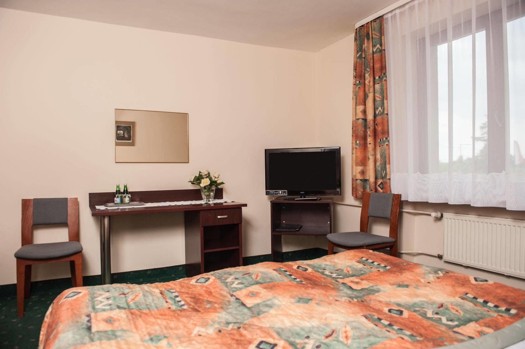 Parkhotel Economic Wielka Wies  Exteriör bild