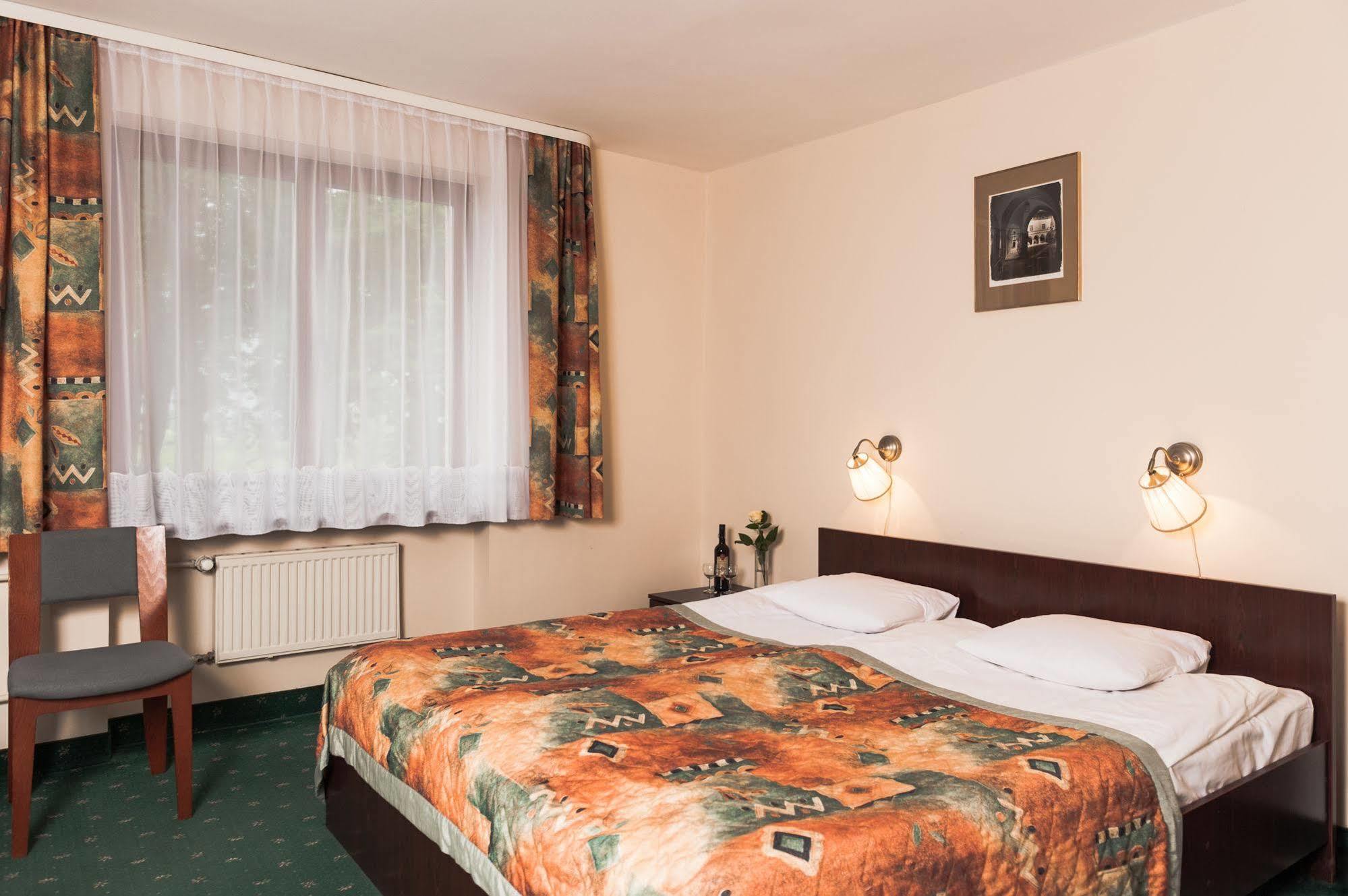 Parkhotel Economic Wielka Wies  Exteriör bild