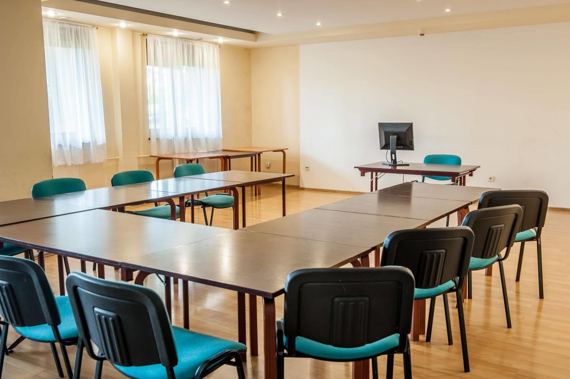 Parkhotel Economic Wielka Wies  Exteriör bild